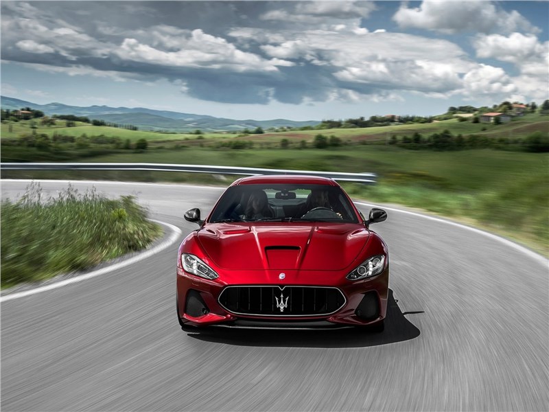 Maserati GranTurismo 2018 вид спереди