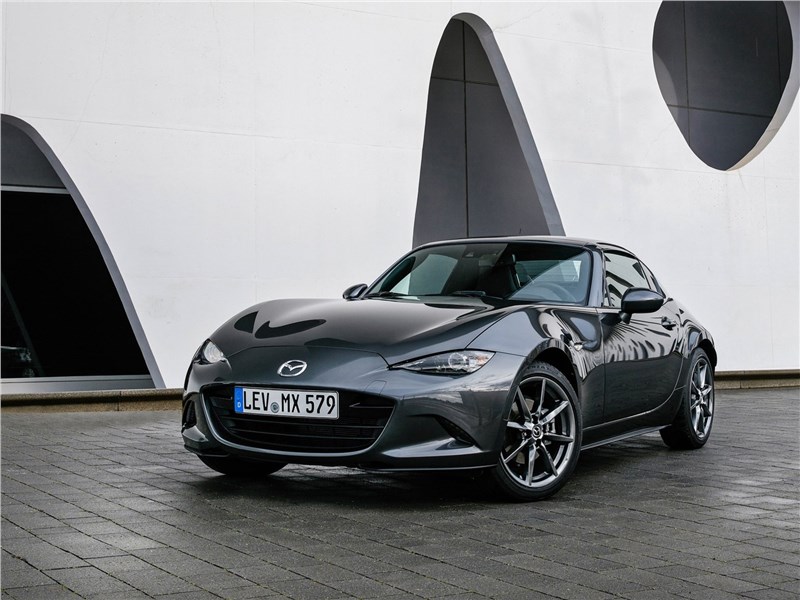 Mazda MX-5 RF 2017 вид спереди