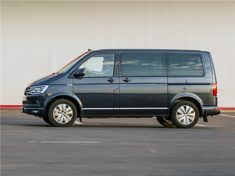 Volkswagen Multivan Highline вид сбоку