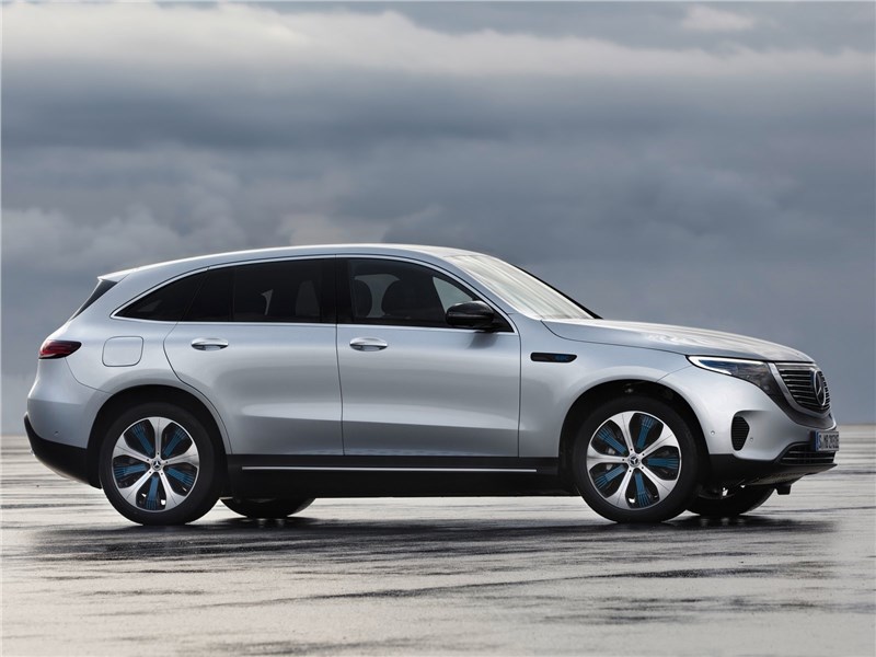 Mercedes-Benz EQC 2020 вид сбоку