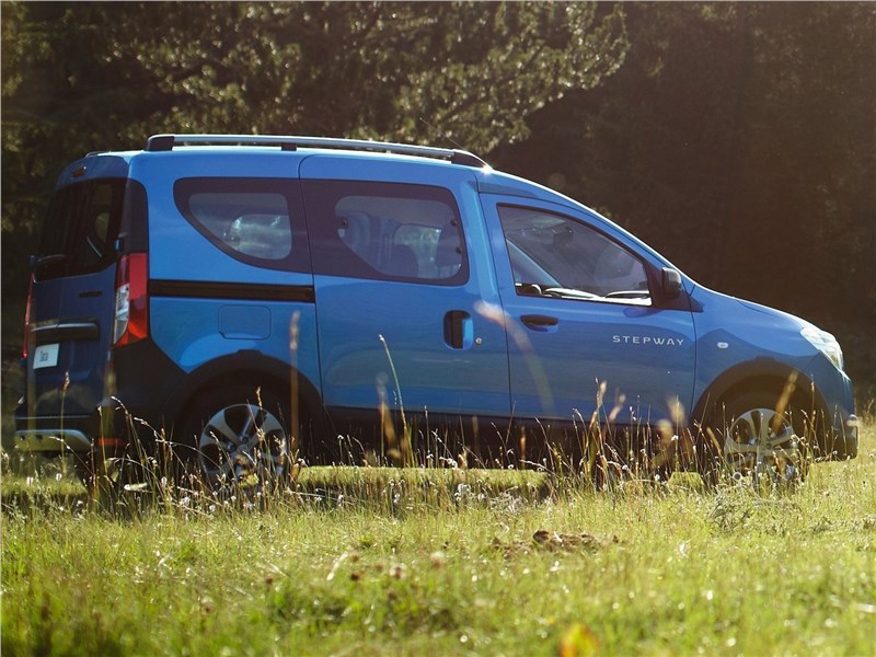 Renault Dokker Stepway 2015 вид сбоку