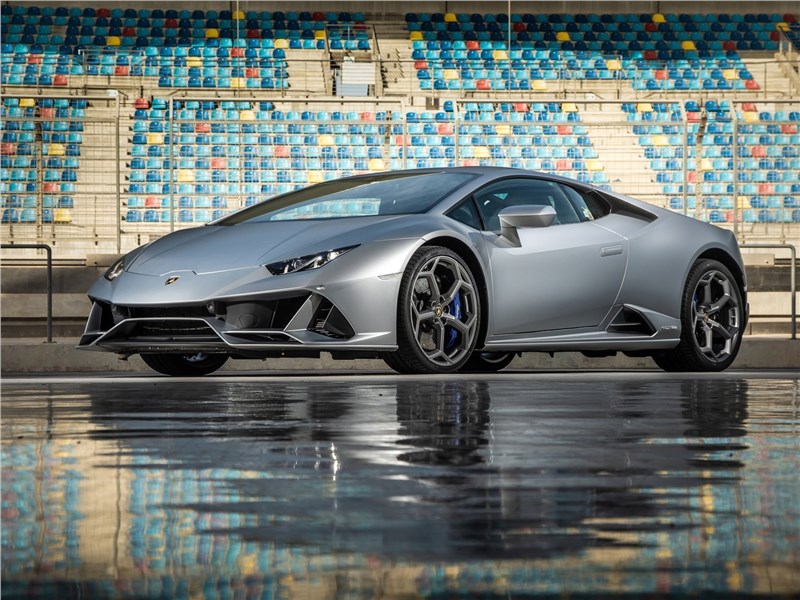 Lamborghini Huracan Evo 2019 вид спереди сбоку