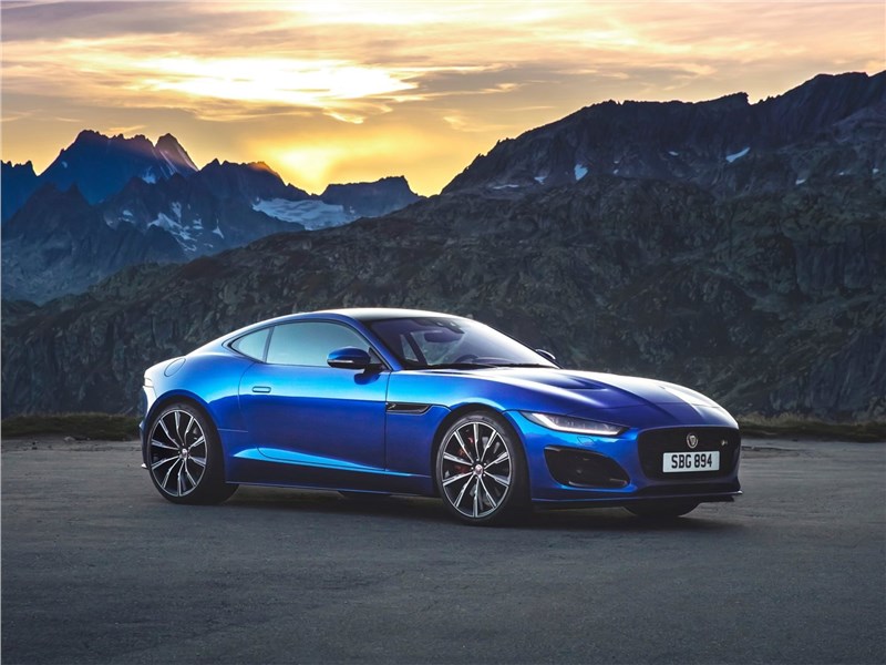 Jaguar F-Type 2021 вид спереди сбоку