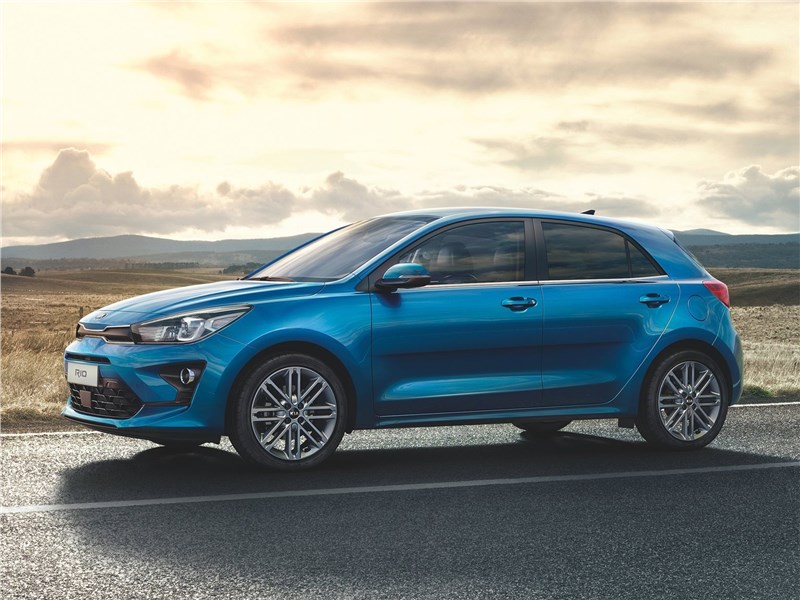 Kia Rio 2021 вид сбоку