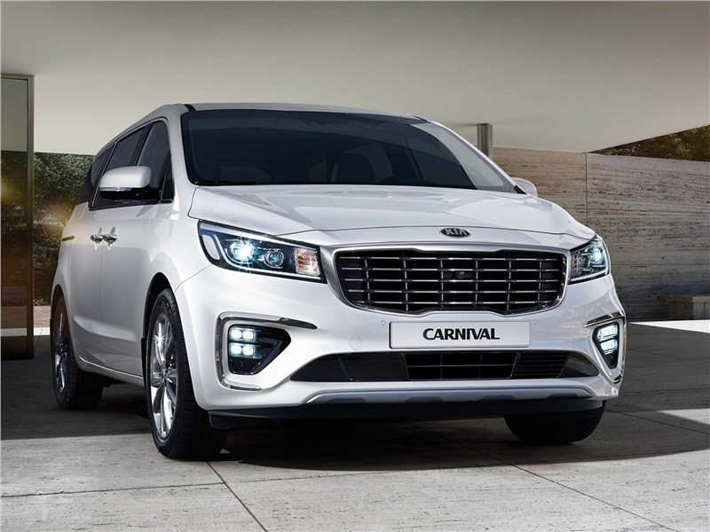 Kia Carnival 2021 вид спереди