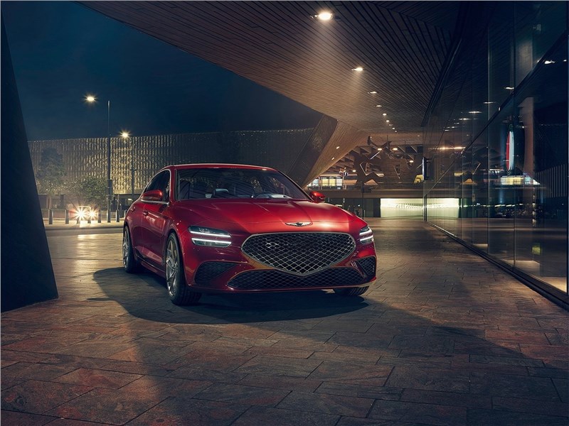 Genesis G70 (2021) вид спереди