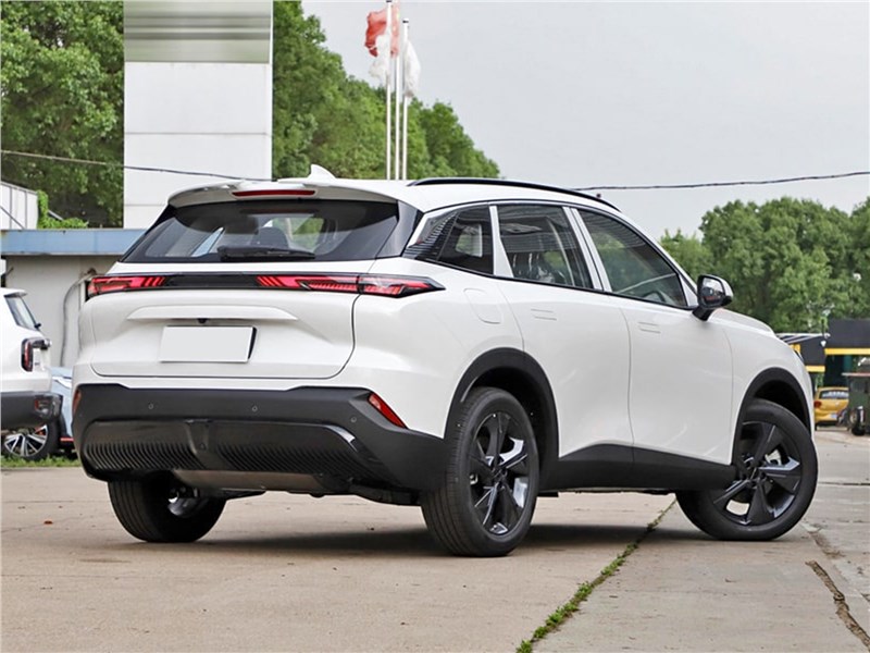 BAIC X55 (2023) вид сзади