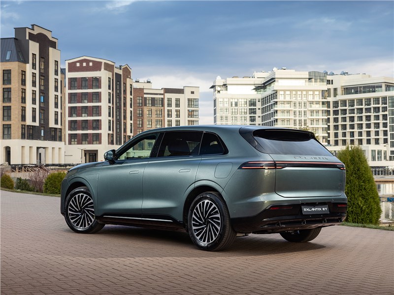 Exlantix ET (2025) вид сзади