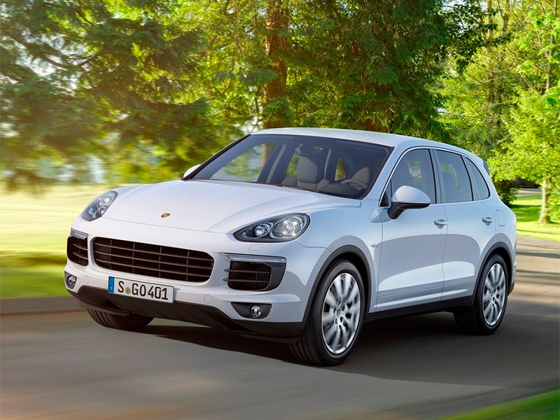 Porsche Cayenne 2015 вид спереди сбоку