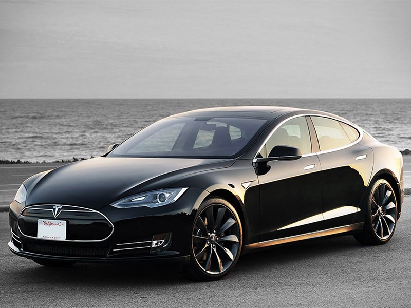 Tesla Model S P85D 2014 вид спереди сбоку