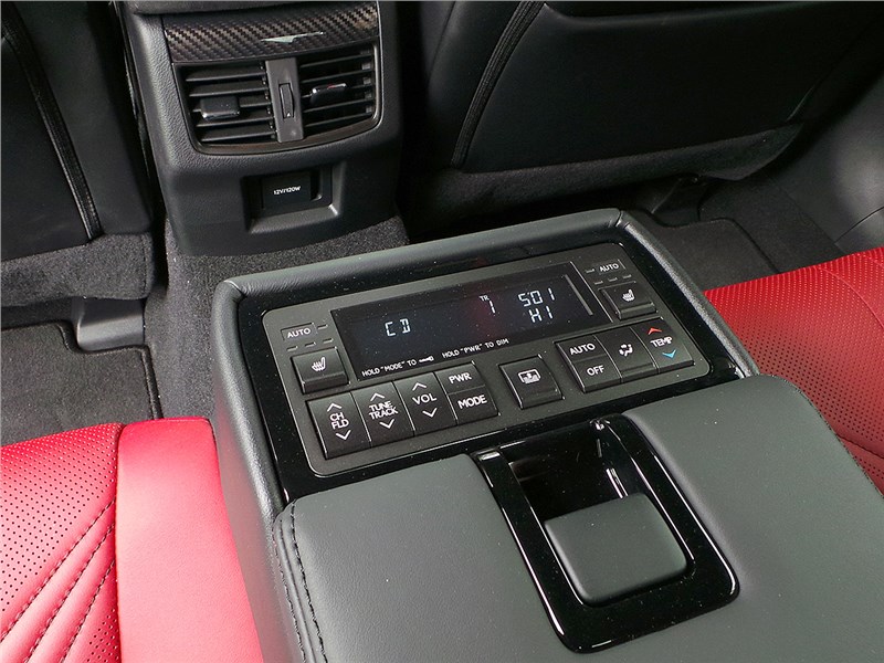 Lexus GS F 2016 подлокотник с пультом управления 