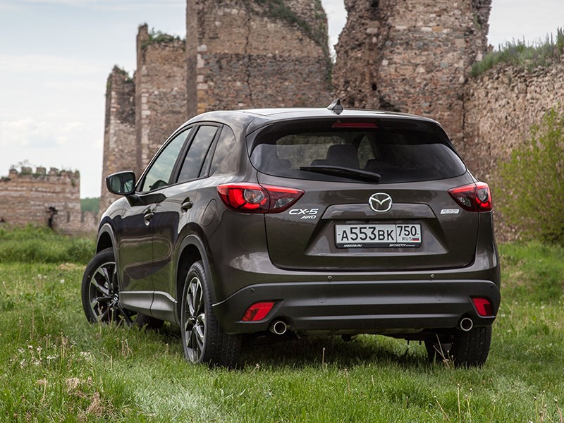 Mazda CX-5 2015 вид сзади