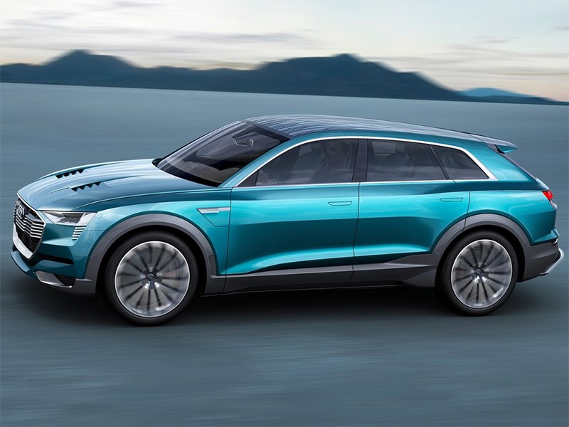 Audi e-Tron quattro 2015 вид сбоку сверху