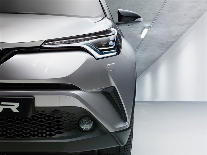 Toyota C-HR 2016 передняя фара