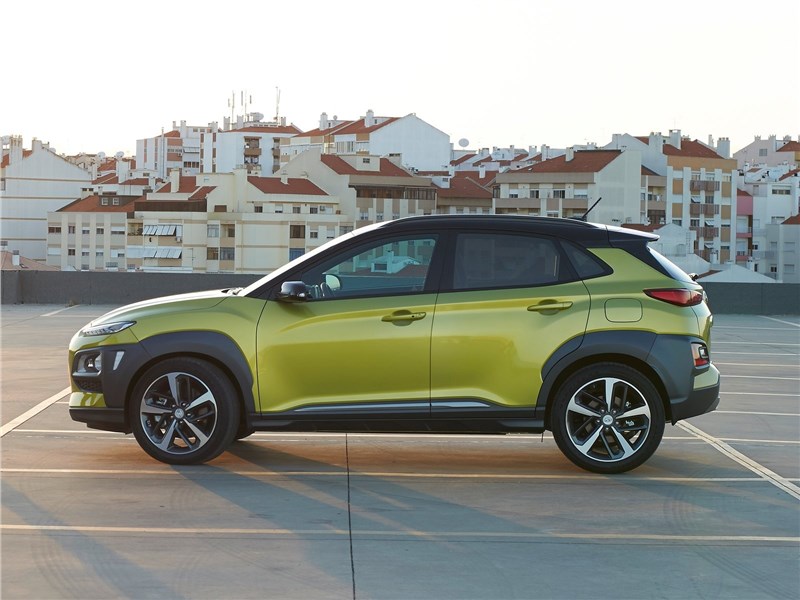 Hyundai Kona 2018 вид сбоку