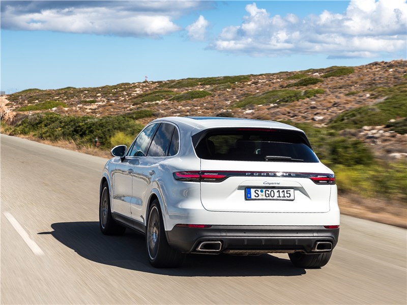 Porsche Cayenne 2018 вид сзади