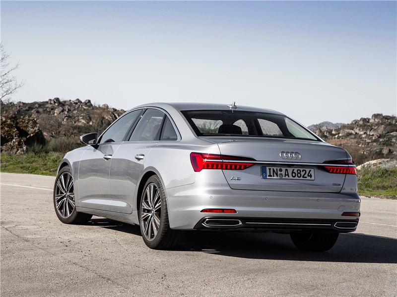 Audi A6 2019 вид сзади