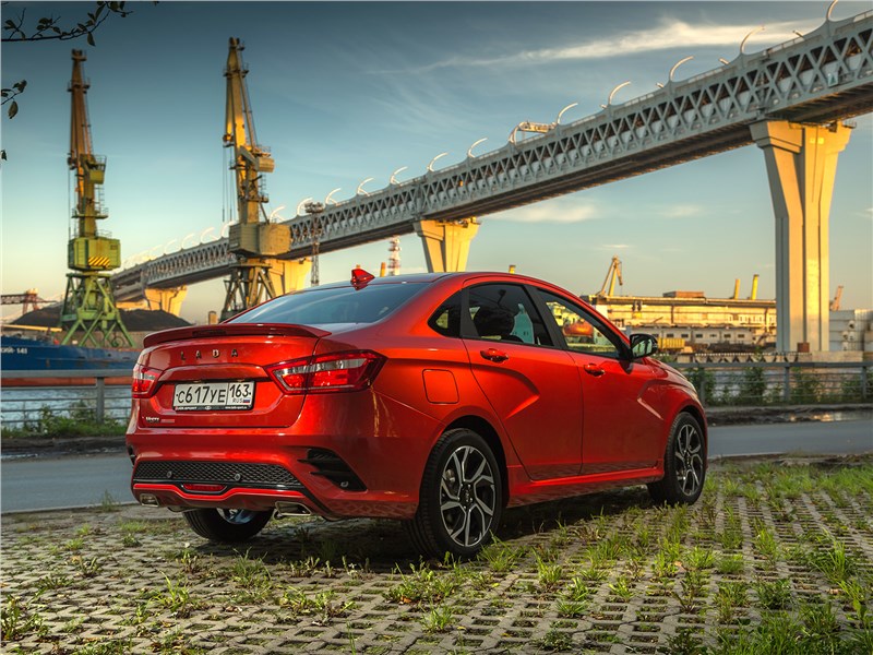 Lada Vesta Sport 2019 вид сзади