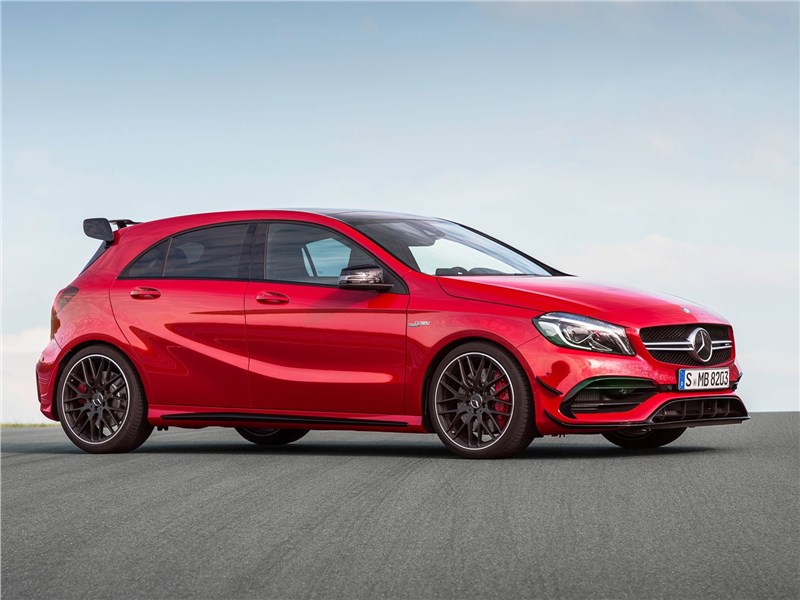 Mercedes-Benz A45 AMG 4Matic 2016 вид сбоку