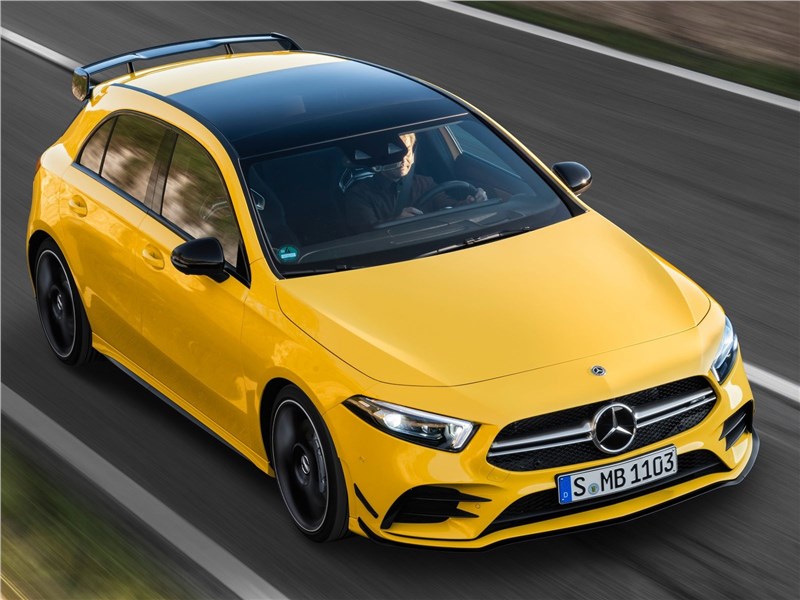 Mercedes-Benz A35 AMG 4Matic 2019 вид спереди сверху