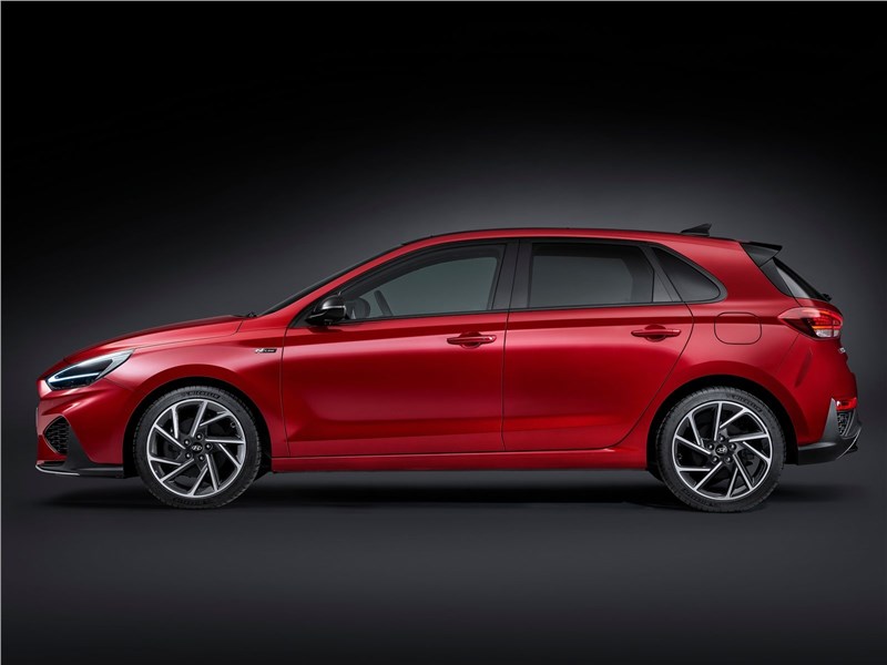 Hyundai i30 2020 вид сбоку