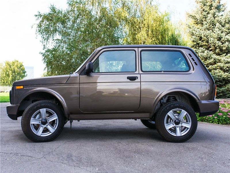 Niva Legend (2021) вид сбоку