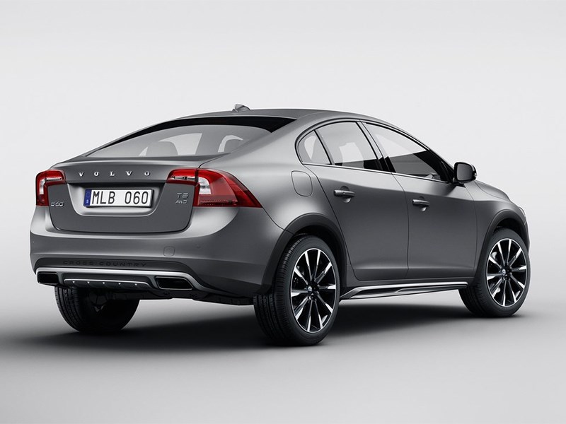 Volvo S60 Cross Country 2016 вид сзади сбоку