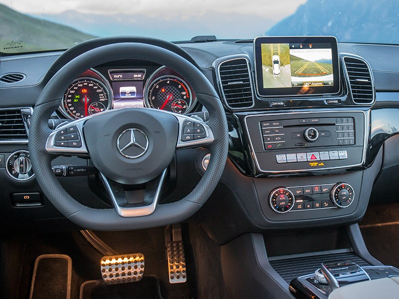 Mercedes-Benz GLE 2016 водительское место