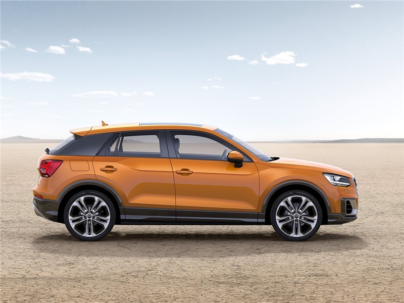 Audi Q2 2017 вид сбоку