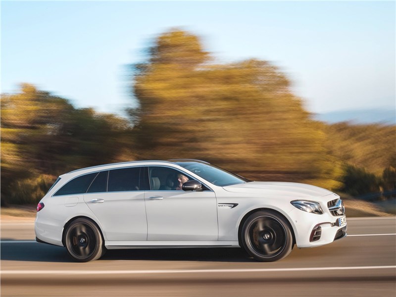 Mercedes-Benz E63 S AMG Estate 2018 вид сбоку