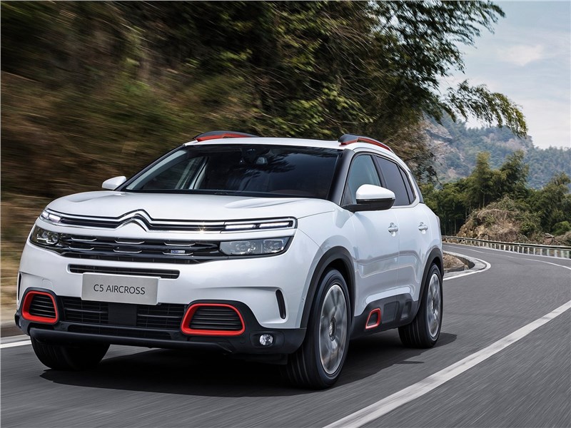 Citroen C5 Aircross 2018 на дороге