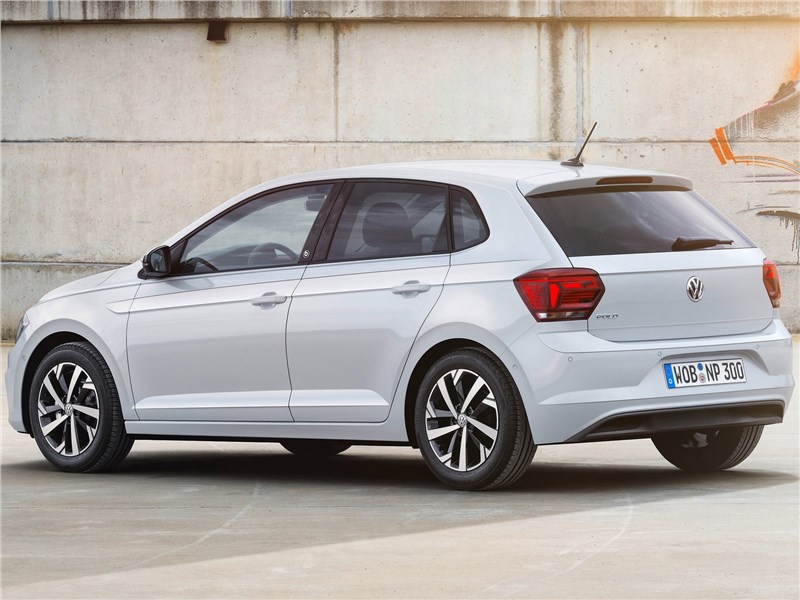 Volkswagen Polo 2018 вид сбоку сзади