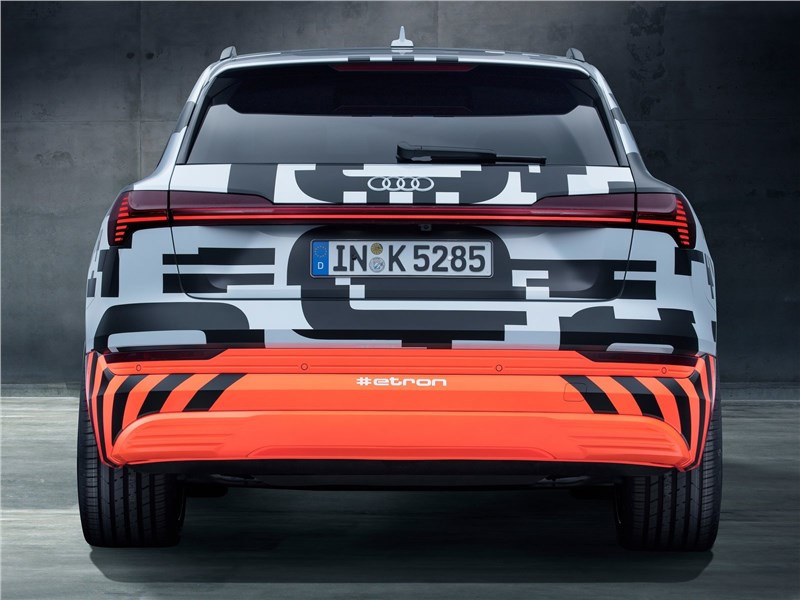 Audi e-tron Concept 2018 вид сзади
