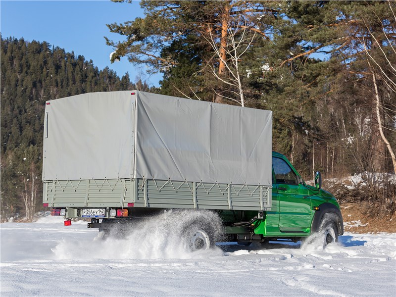 УАЗ «Профи» 4x4 2018 вид сбоку