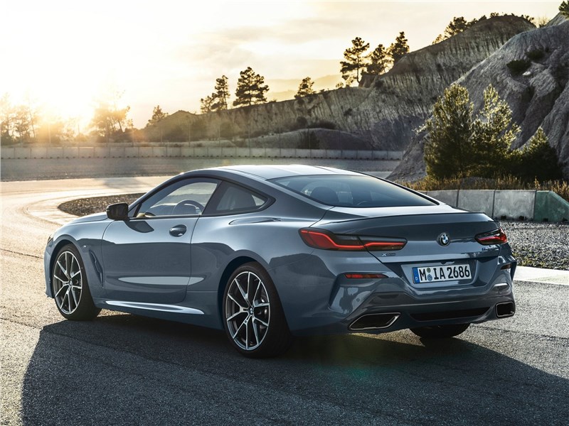 BMW 8-Series Coupe 2019 вид сзади