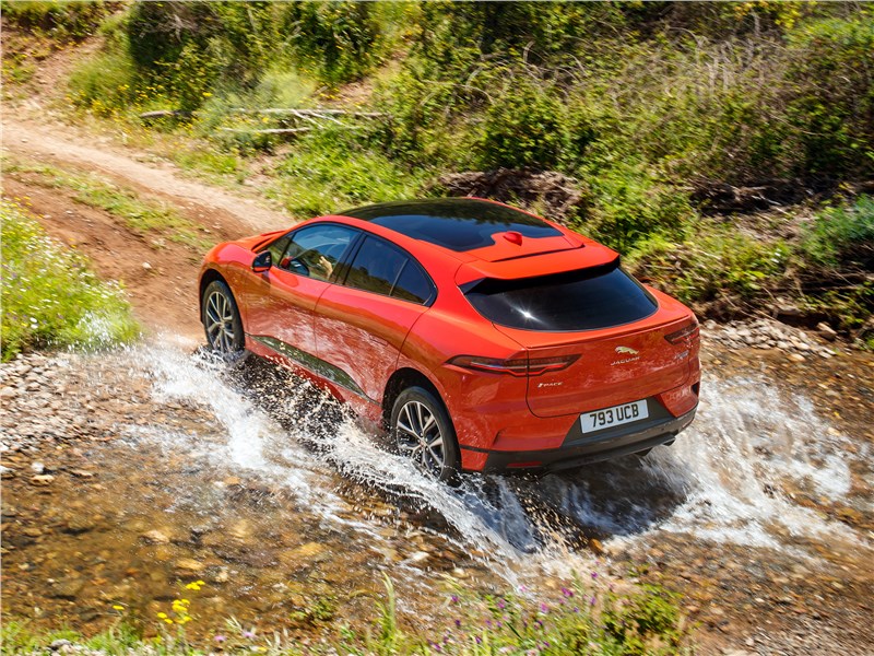 Jaguar I-Pace 2019 вид сзади