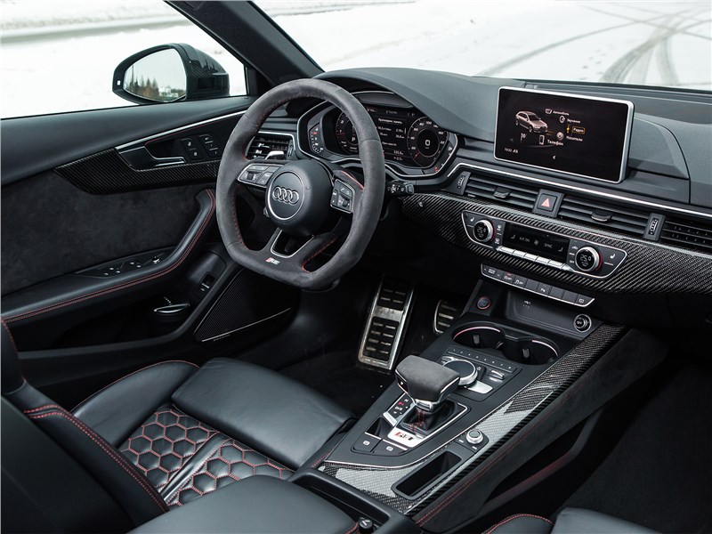 Audi RS4 Avant 2018 салон
