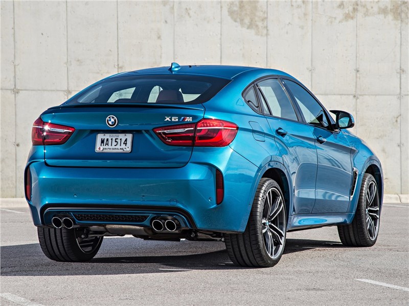 BMW X6 M 2016 вид сзади