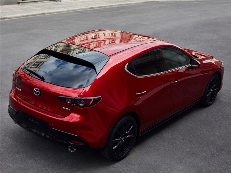 Mazda 3 2019 вид сзади сверху