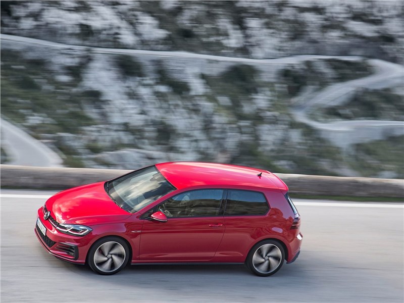 Volkswagen Golf GTI 2017 вид сверху