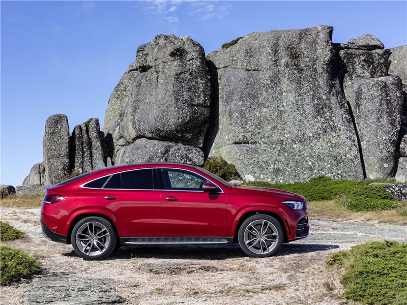 Mercedes-Benz GLE Coupe 2020 вид сбоку