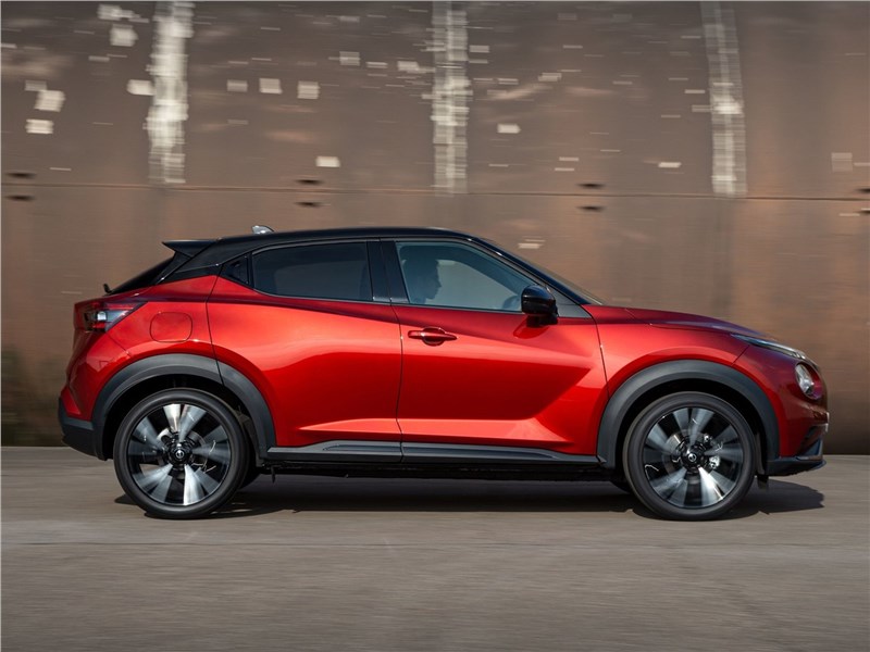 Nissan Juke 2020 вид сбоку