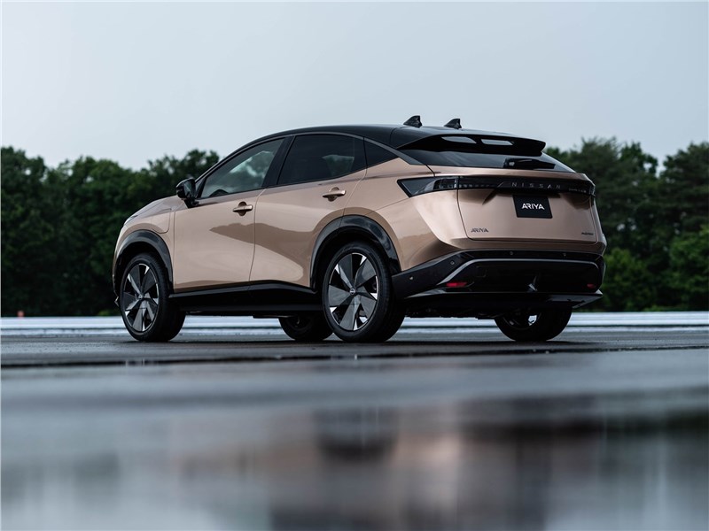 Nissan Ariya (2021) вид сзади