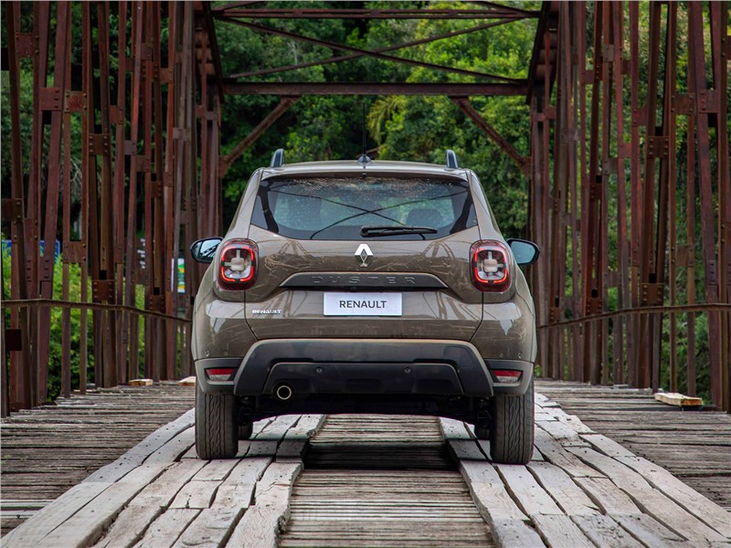 Renault Duster (2021) вид сзади