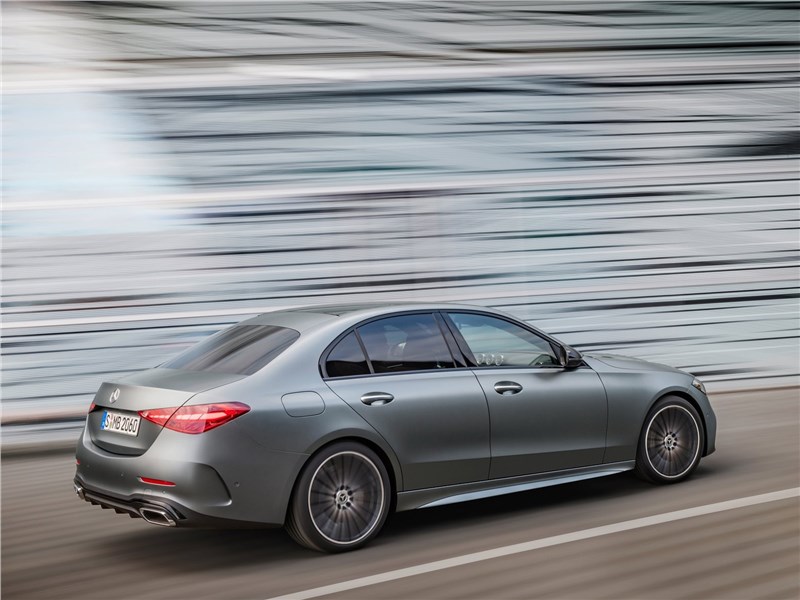 Mercedes-Benz C-Class (2022) вид сбоку сзади
