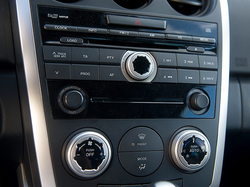 Mazda CX7 2011 центральная консоль