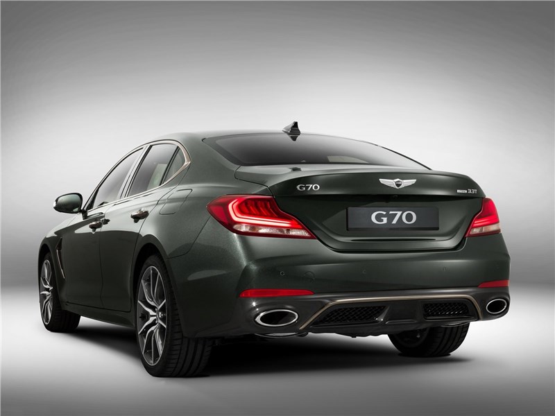 Genesis G70 2018 вид сзади