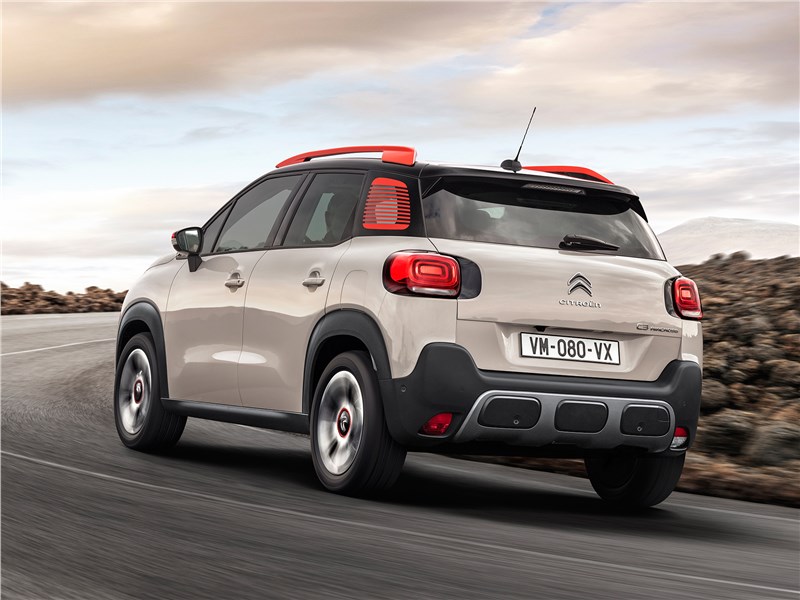 Citroen C3 Aircross 2018 вид сзади