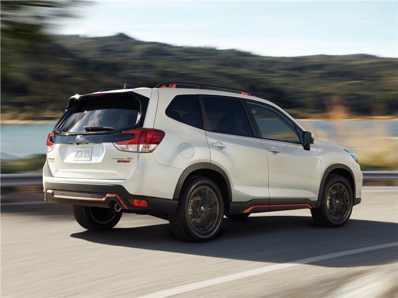 Subaru Forester 2019 вид сзади