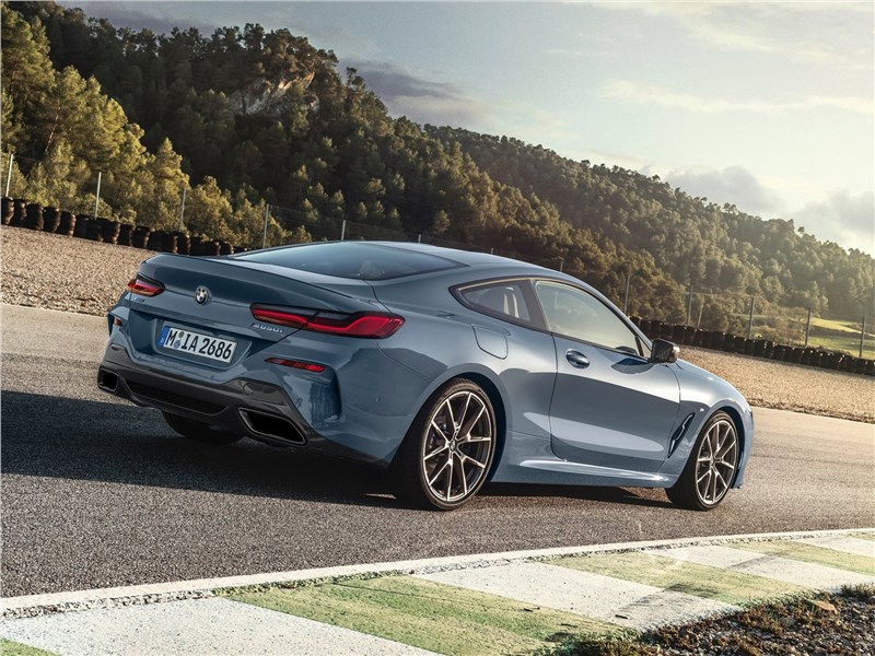 BMW 8-Series Coupe 2019 вид сзади